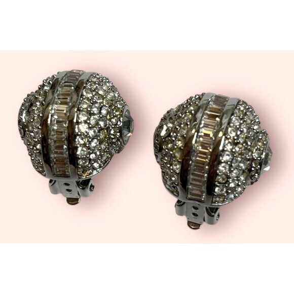 Vintage St. John Clear Rhinestone Crystal Silver Nautilus Shape Clip On Earrings - Picture 6 of 12